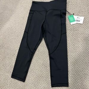 Zyia Active Black Pocket light n tight Hi-Rise Capri 20” size 6-8